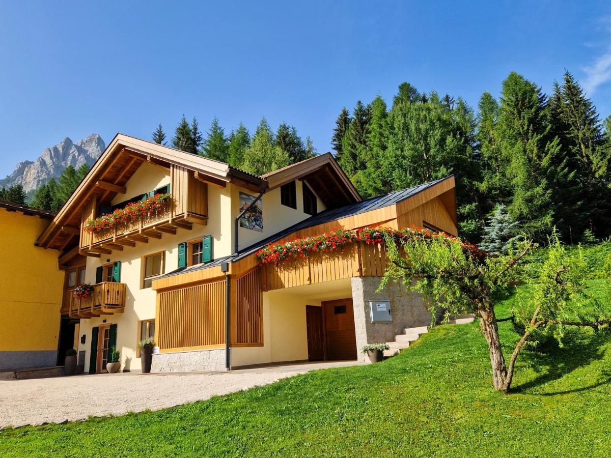 Chalet La Ciaseta Pozza di Fassa Exterior photo